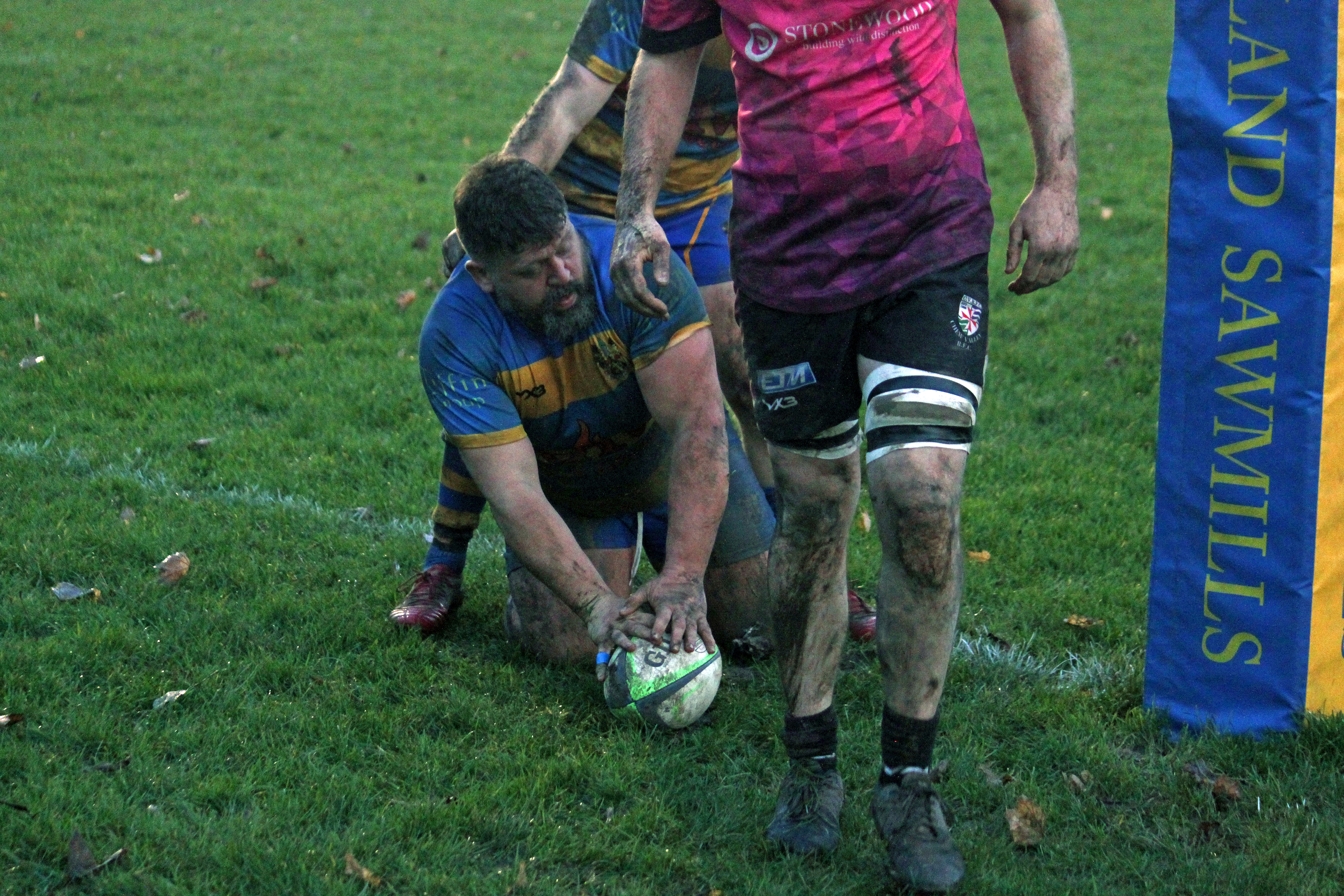 Brian Largenton scores the last try